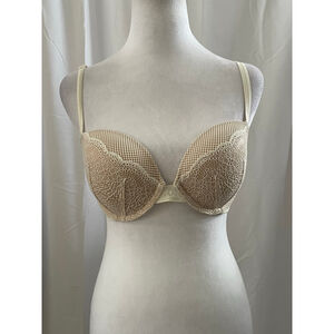 Women's Victoria's Secret Very Sexy Bra 32E (DD) Beige